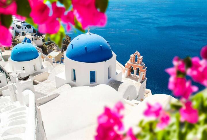 Oplev fantastiske Santorini med Apollo - og bo tæt på strand!