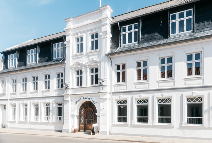 Hotel Lidenlund inkl. dagens ret, 1 glas vin, morgenmad og mere