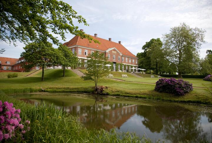48 TIMERS TILBUD: Få 1 nat med 2-retters middag og morgenmad - SPAR 48 %
